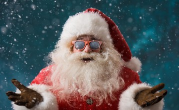 Санта-Клаус в темных очках