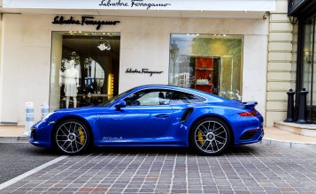 Синий Porsche 911 Turbo S
