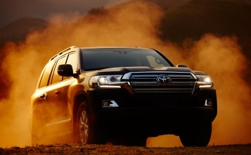 Toyota Land Cruiser 2016 в пыли