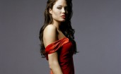 Анджелина Джоли в красном платье