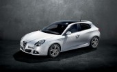 Белая Alfa Romeo Giulietta 2014