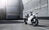 Белый Ducati 1198