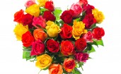 Букет разноцветных роз в форме сердца
