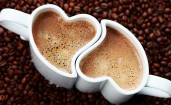 Чашки кофе в форме сердечек