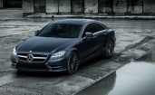 Черный Mercedes CLS