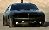Черный тюнингованный Dodge Challenger