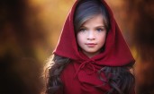 Девочка в красном платке