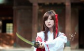 Девушка с самурайским мечом