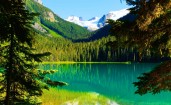 Голубое горное озеро