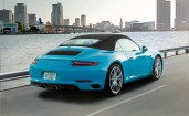 Голубой Porsche 911 Carrera S