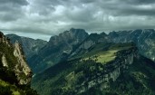 Горы в Швейцарии перед дождем