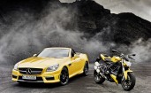 Желтый Mercedes и мотоцикл