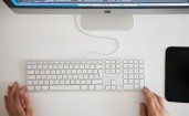 Клавиатура и компьютер Apple