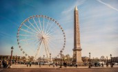 Колесо обозрения и обелиск в Париже