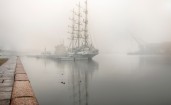 Корабль на Неве в тумане
