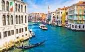 Красивый канал в Венеции