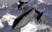 Летящий Lockheed SR-71 Blackbird