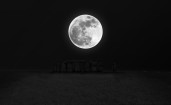 Луна над Стоунхенджем