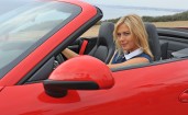 Мария Шарапова в красном Porsche