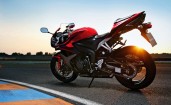 Мотоцикл Honda на фоне заката