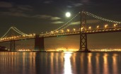 Ночная подсветка на мосту