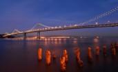 Ночная подсветка на мосту в Сан-Франциско
