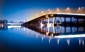 Ночное освещение на мосту