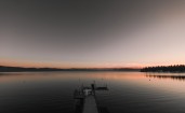 Пирс на озере на закате