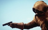Солдат в капюшоне и противогазе с пистолетом, Battlefield 1