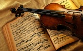 Старая скрипка и нотная книга