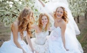 Три девушки в свадебных платьях