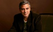 Улыбающийся Джордж Клуни