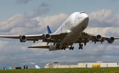 Взлетающий Boeing 747