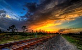 Железная дорога на фоне заката