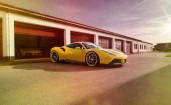 Желтая Ferrari 488