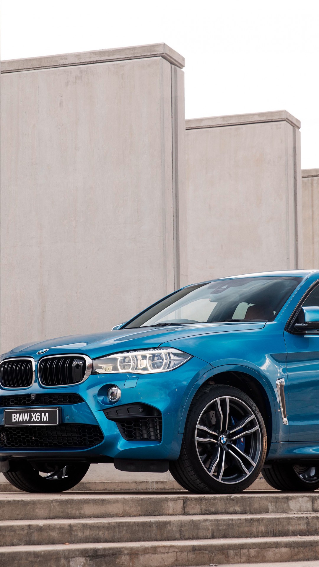 BMW X6 M 2016 синего цвета 1080x1920
