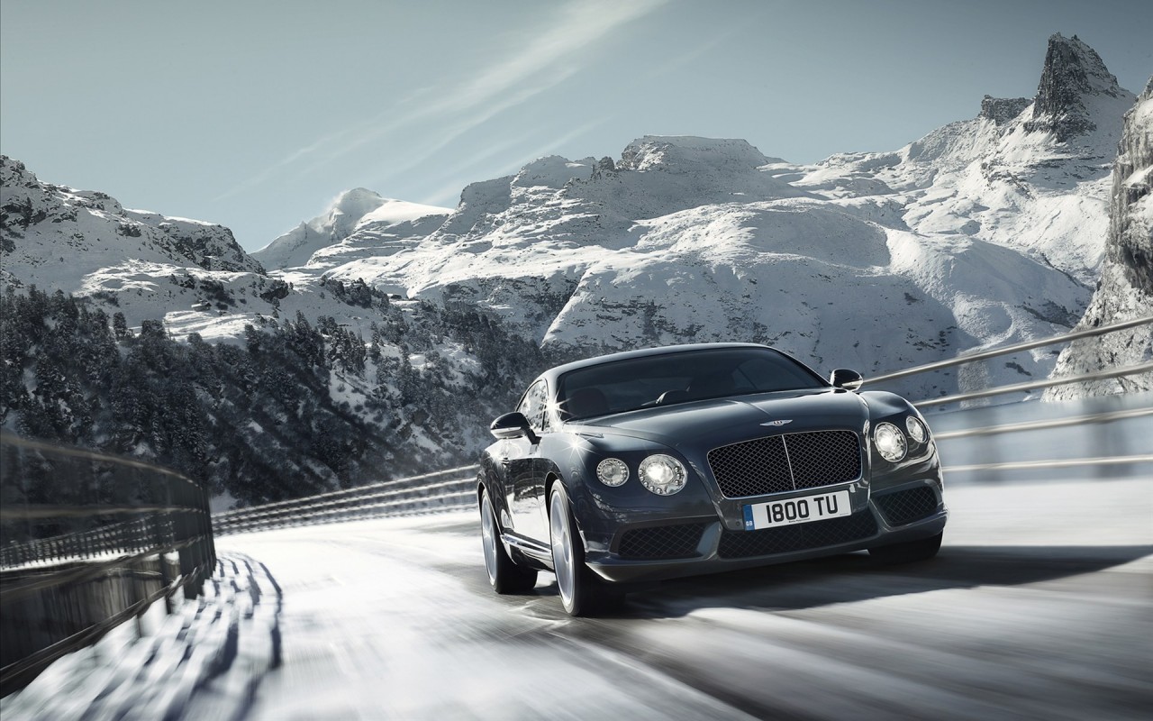 Bentley на зимней дороге 1280x800