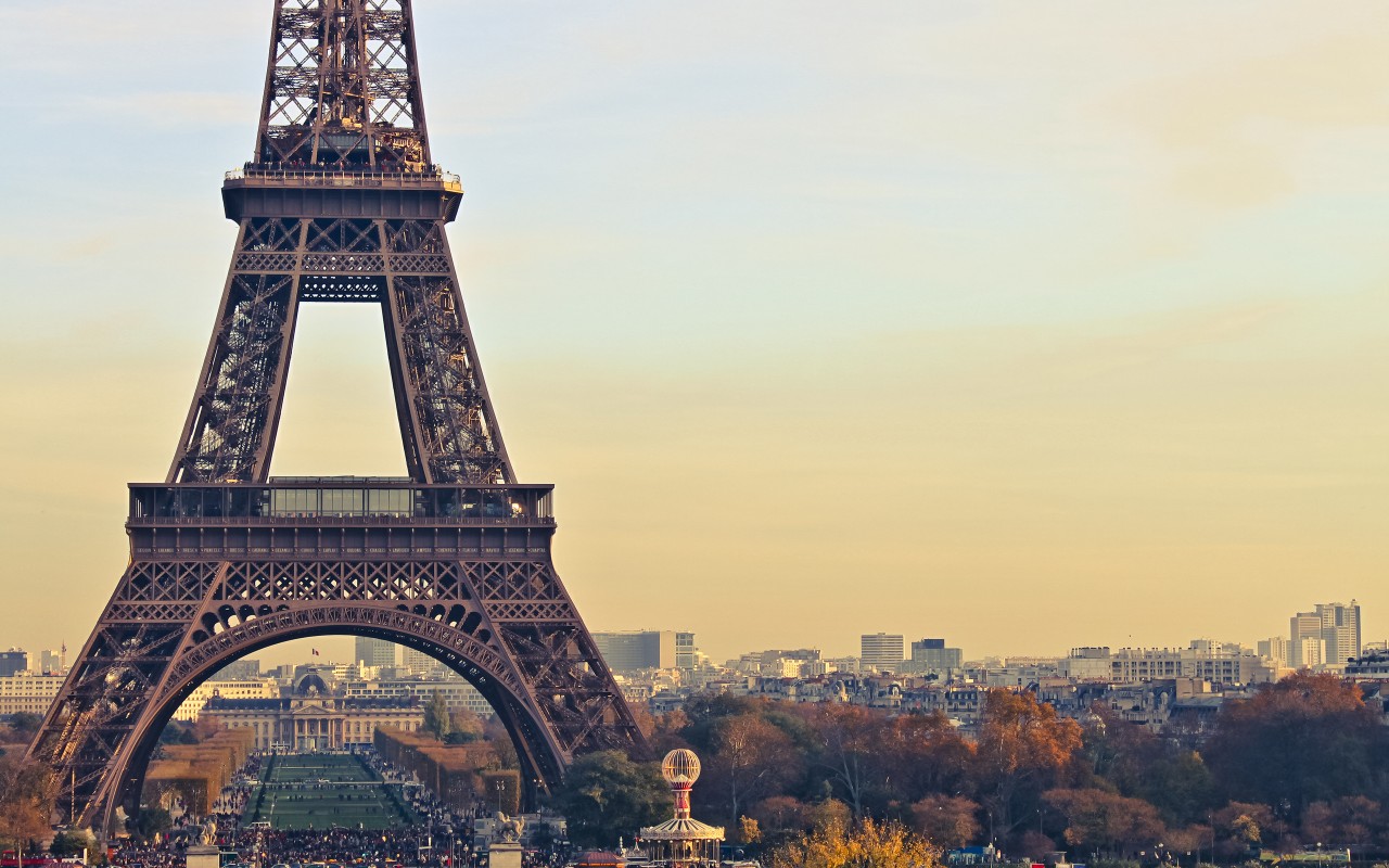 Эйфелева башня в Париже 1280x800