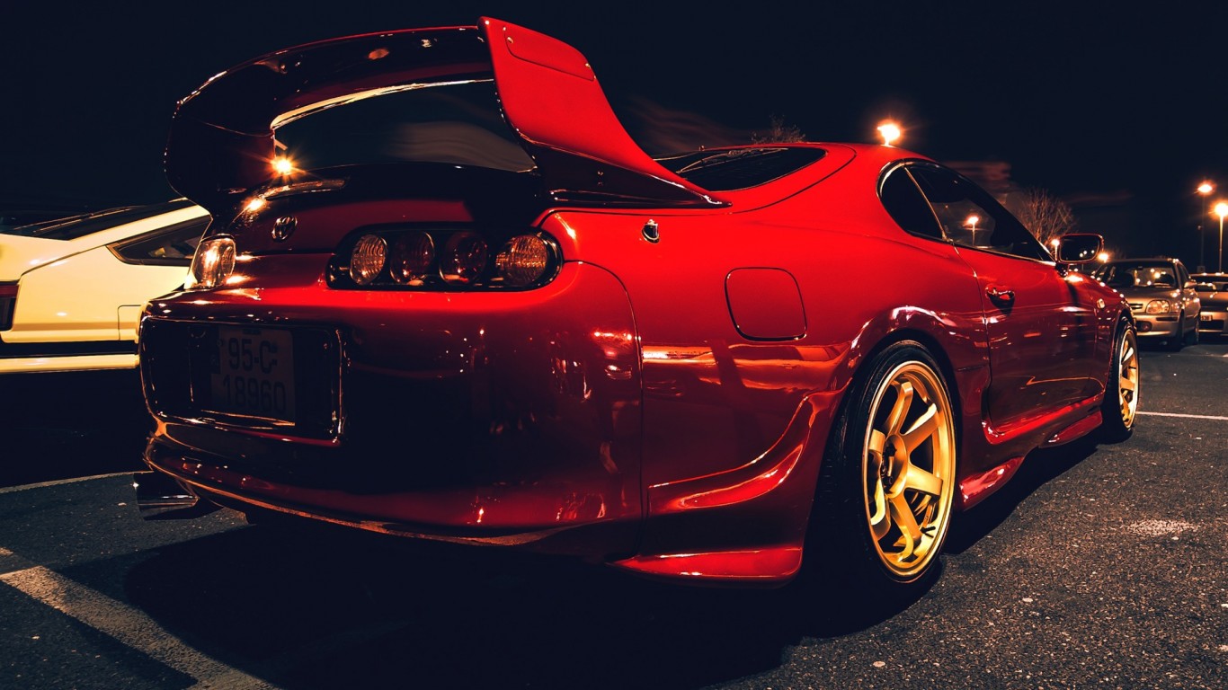 Красная Toyota Supra, вид сзади 1366x768