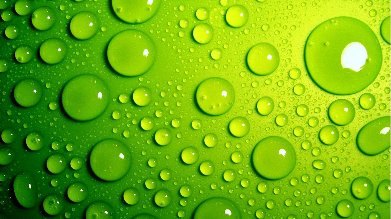 Зеленые капли воды 1366x768