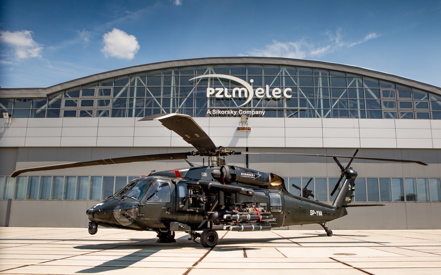 Вертолет Sikorsky UH-60 Black Hawk 1440x900