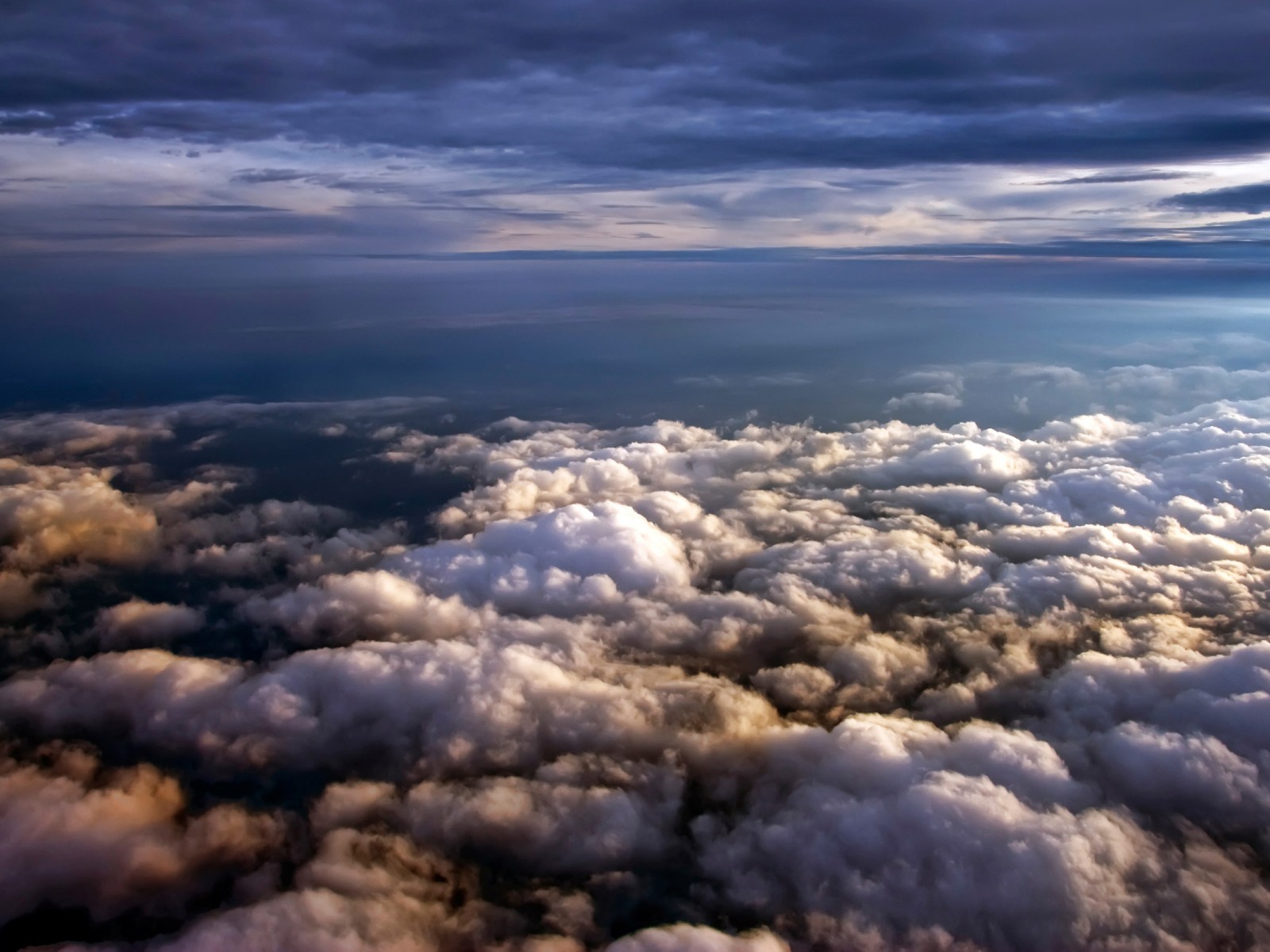 Вид сверху на облака 1600x1200