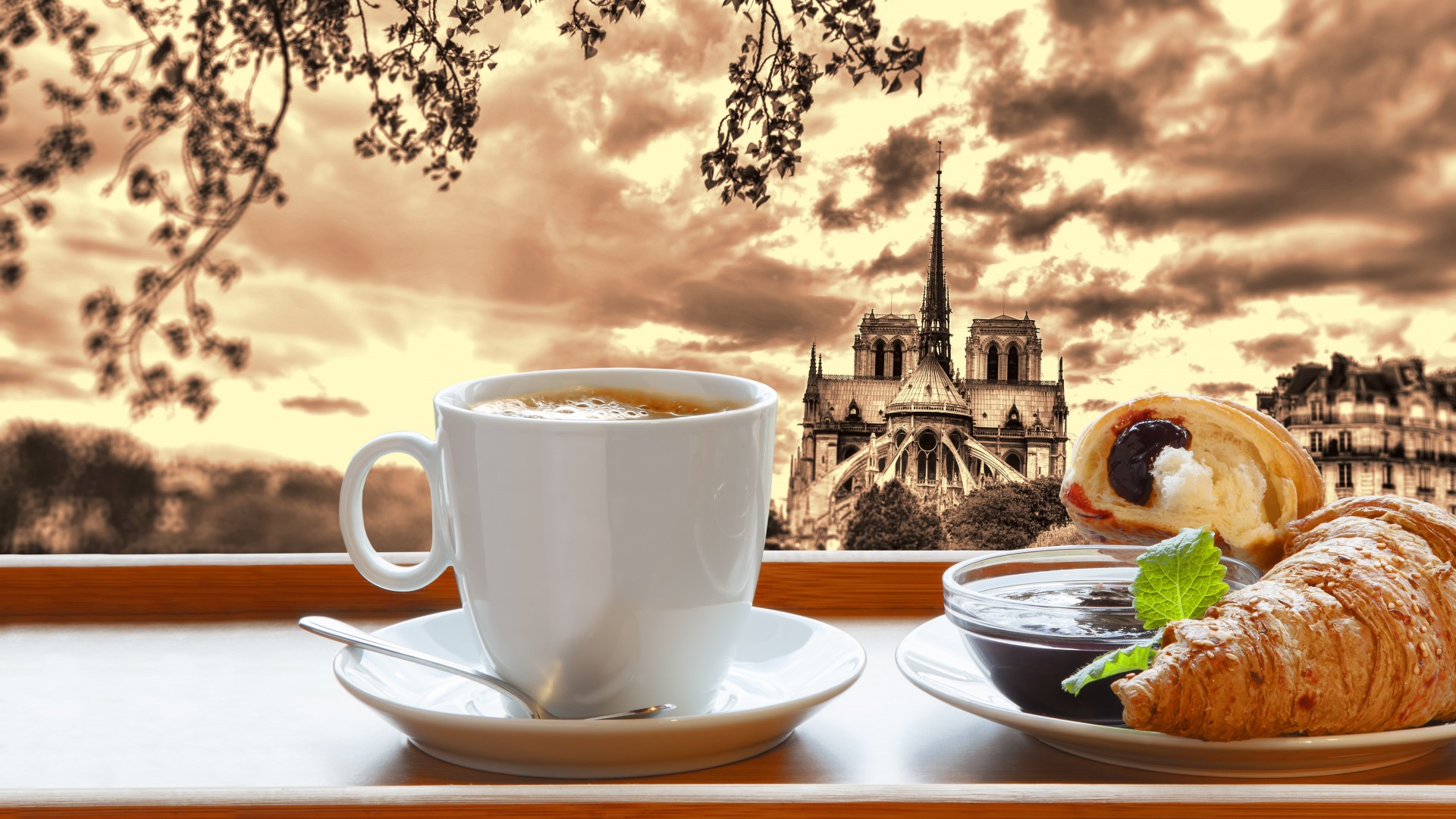 Бесплатные видео с добрым утром пятницы. Кофе в Париже. Кофе и круассан. Чашка кофе с круассаном. Круассаны и кофе Париж.