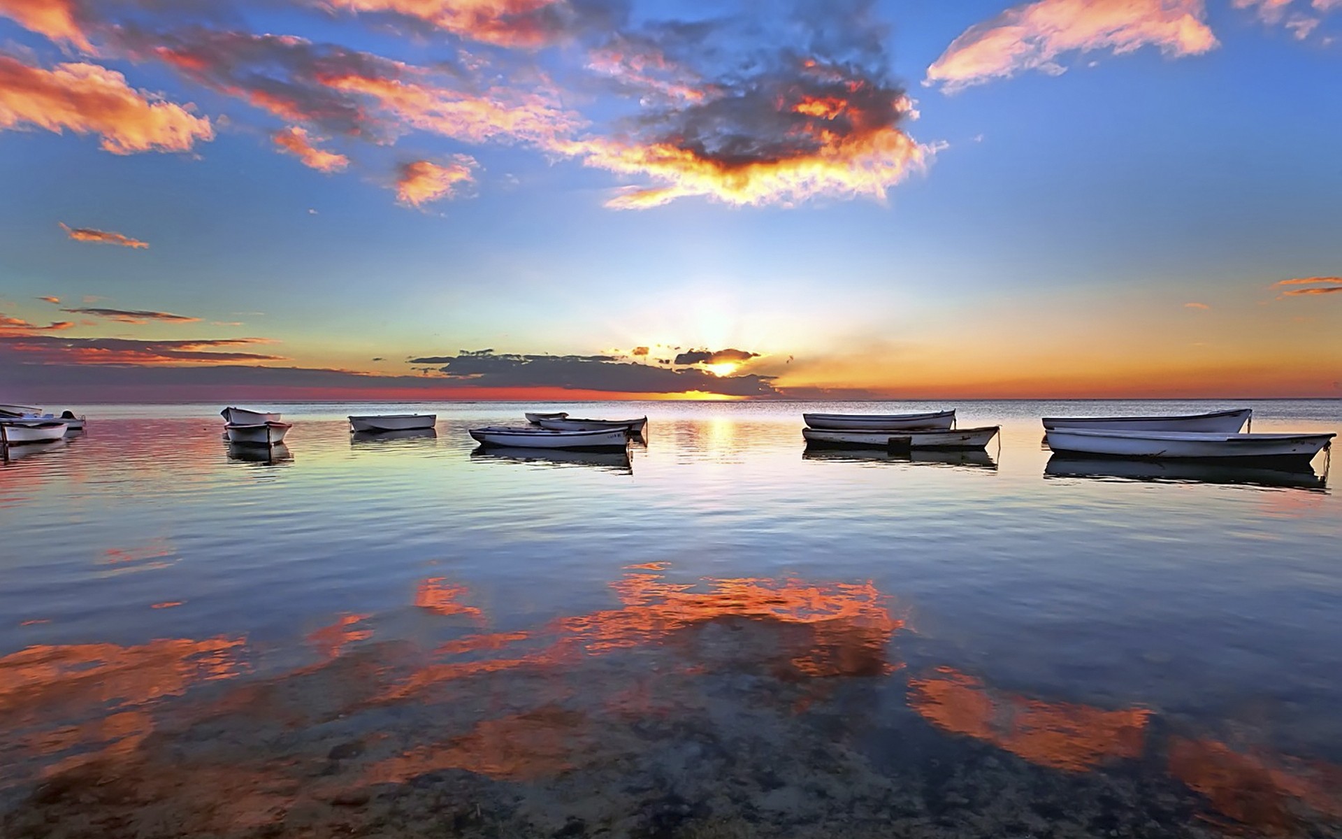 More reflections. Ирвин река море океан. Лодка в море. Панорама лодки. Пейзаж на берегу моря.