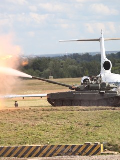 Выстрел из танка T-90 240x320
