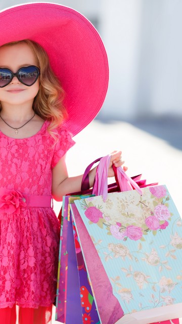 Девочка в розовом платье и шляпе 360x640