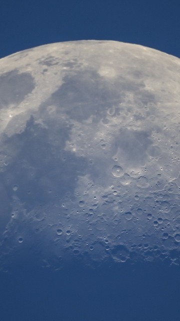 Луна крупным планом 360x640