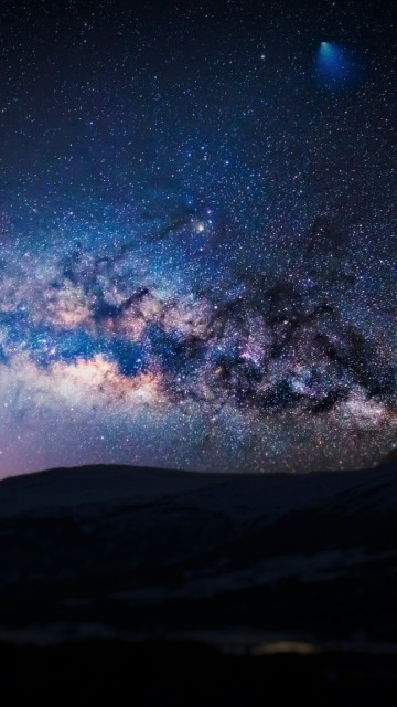 Силуэты гор на фоне ночного звездного неба 360x640