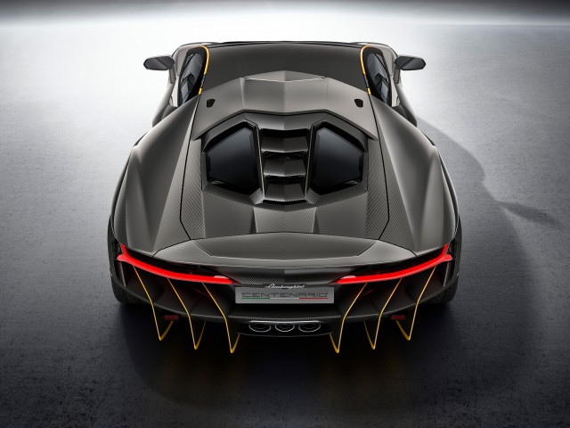 2016 Lamborghini Centenario, вид сзади 640x480