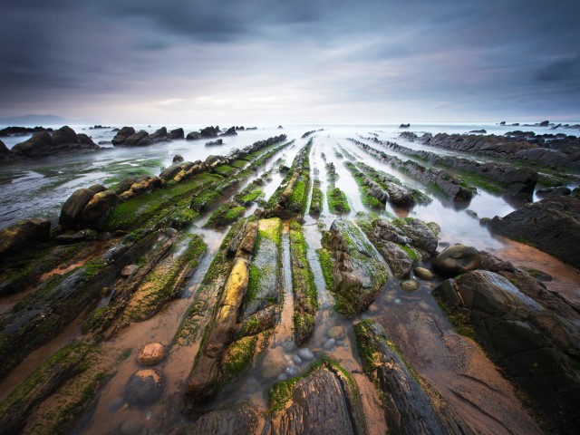Каменистый берег Бискайского залива 640x480